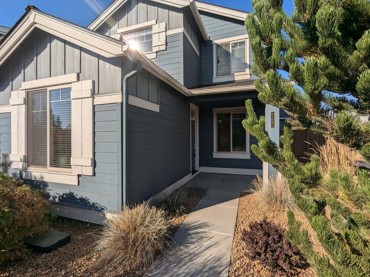 61085 Sydney Harbor Dr - Photo 2 of 37