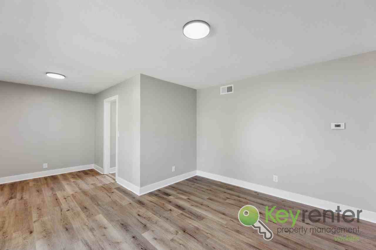 3520 E Zimmerly St - Photo 2 of 11