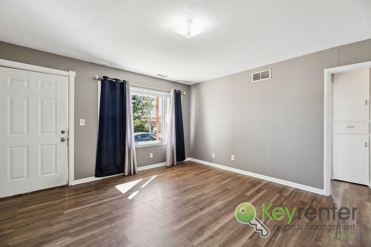 3520 E Zimmerly St - Photo 3 of 11