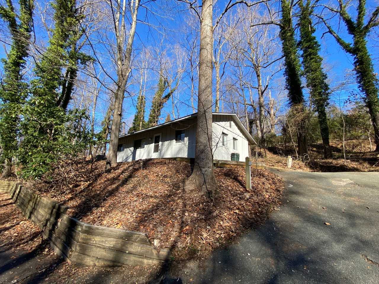 1BD/1BA Cottage For Rent! - Photo 2 of 11