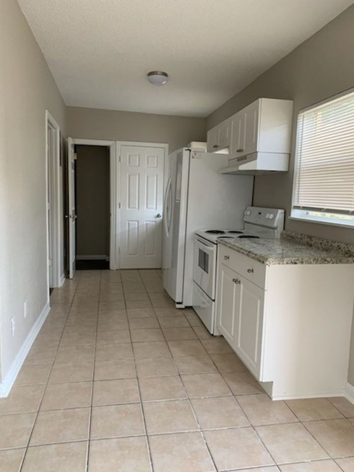 665 W Osceola St - Photo 3 of 6