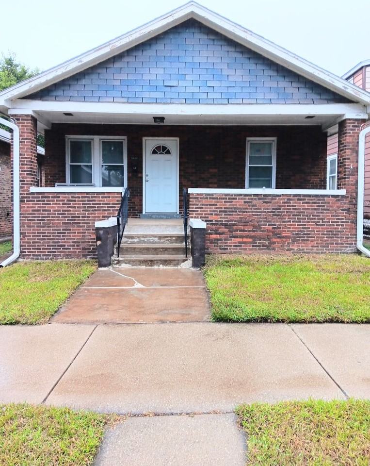 3922 Hemlock St - Photo 3 of 7