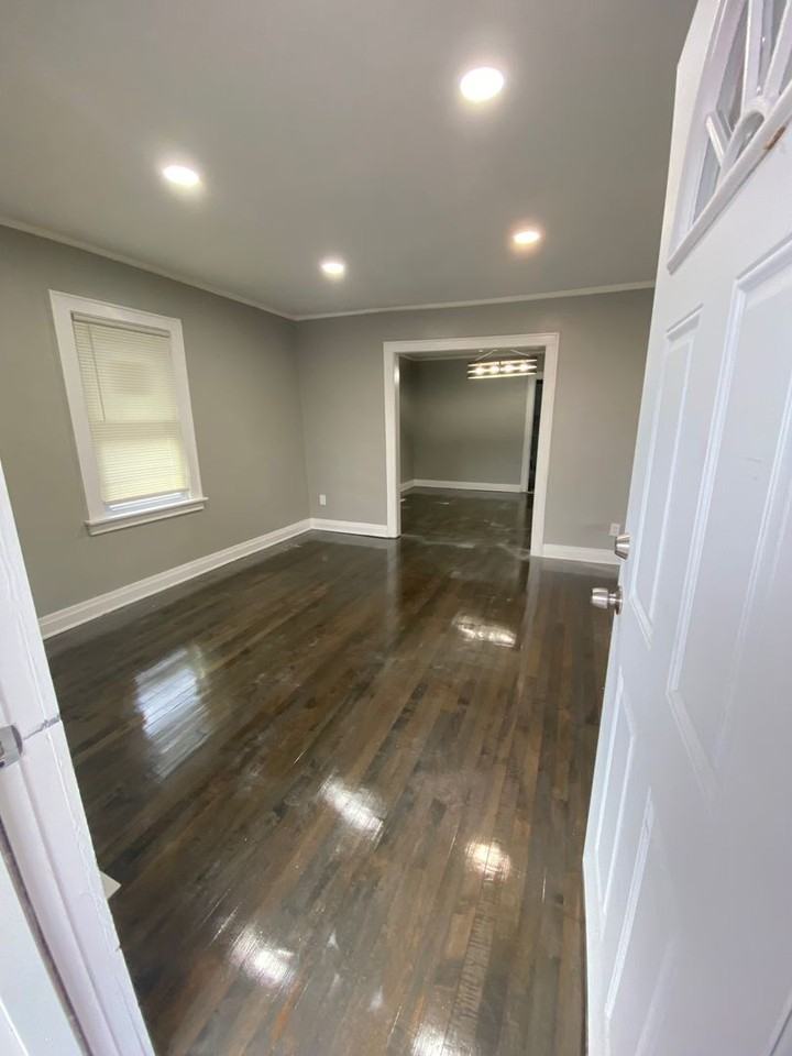 3922 Hemlock St - Photo 2 of 7