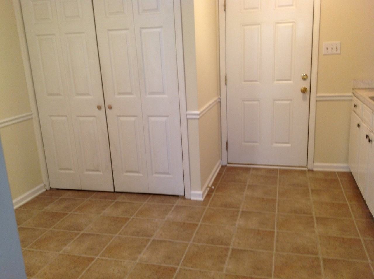 135 Lakeview Trl - Photo 3 of 8