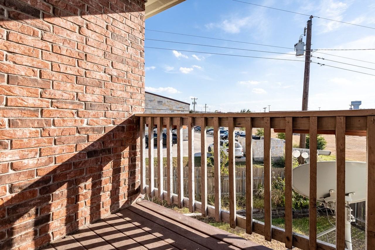 311 Rawhide Loop - Photo 3 of 22