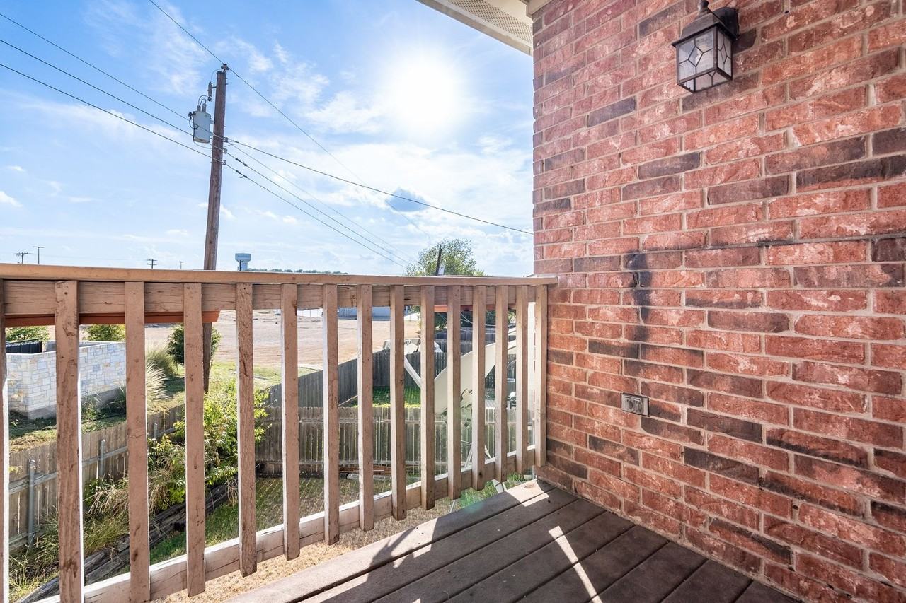 311 Rawhide Loop - Photo 4 of 22