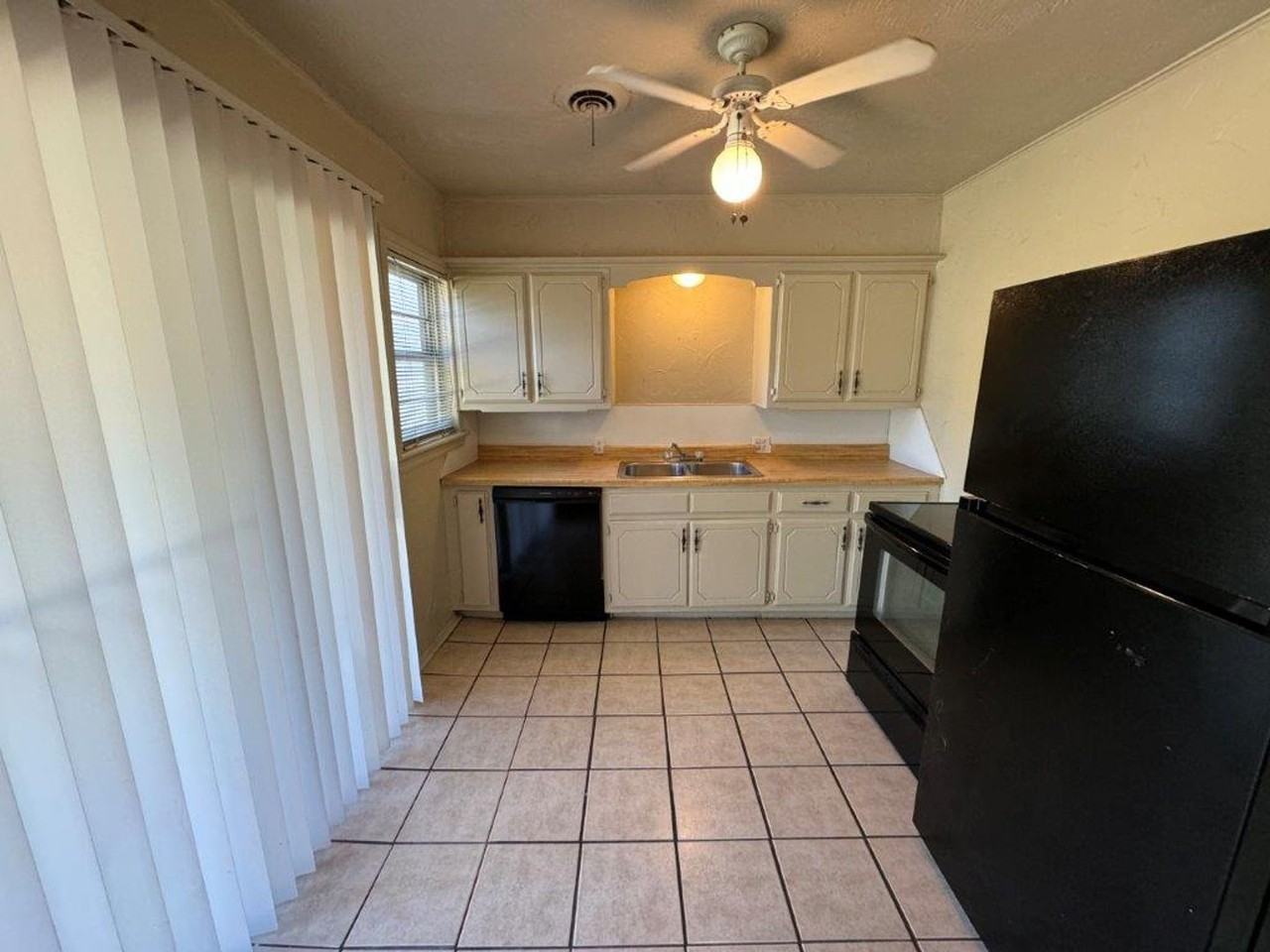 3013 Shirley Ln - Photo 2 of 8