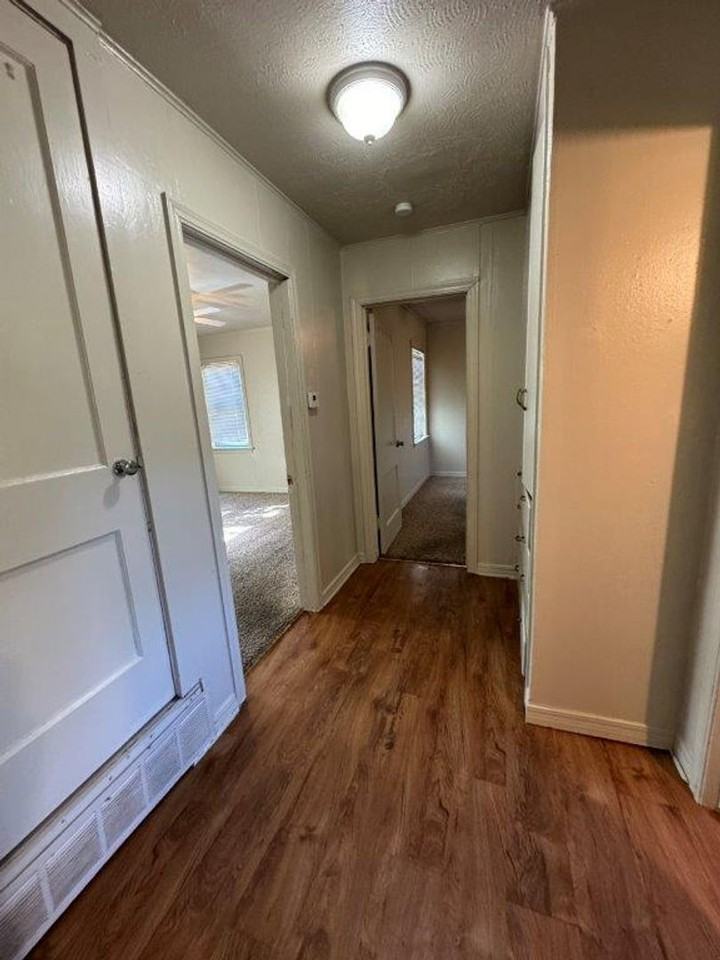 3013 Shirley Ln - Photo 3 of 8