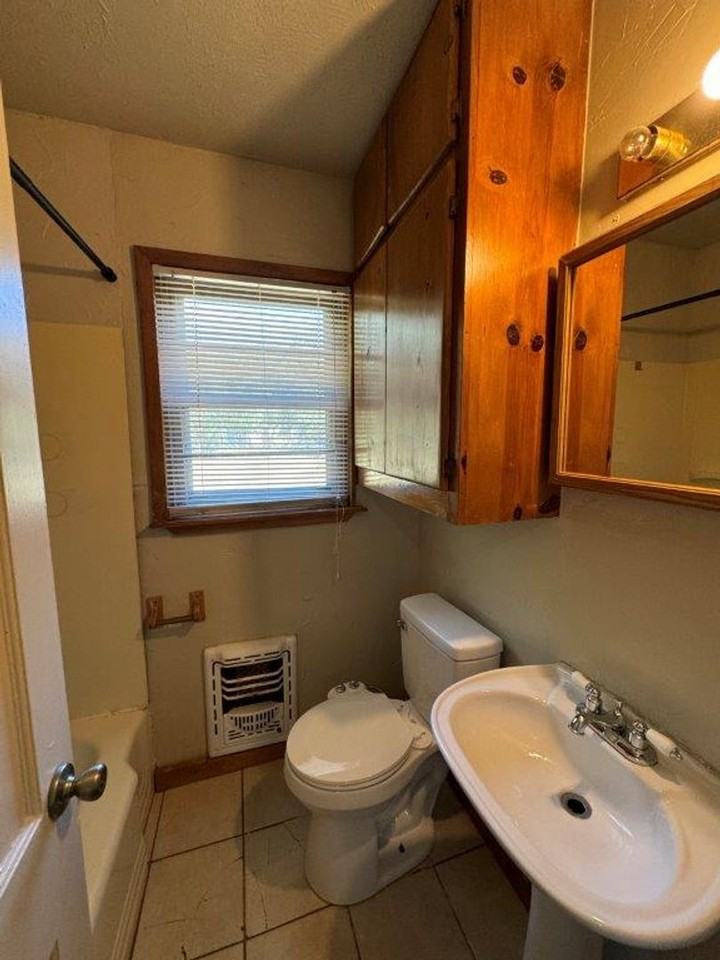 3013 Shirley Ln - Photo 4 of 8