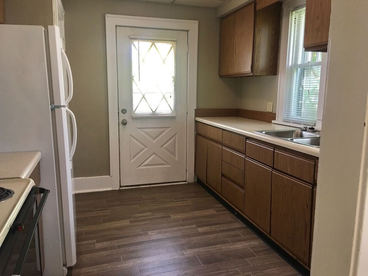 1538 12th St N - Photo 3 of 15