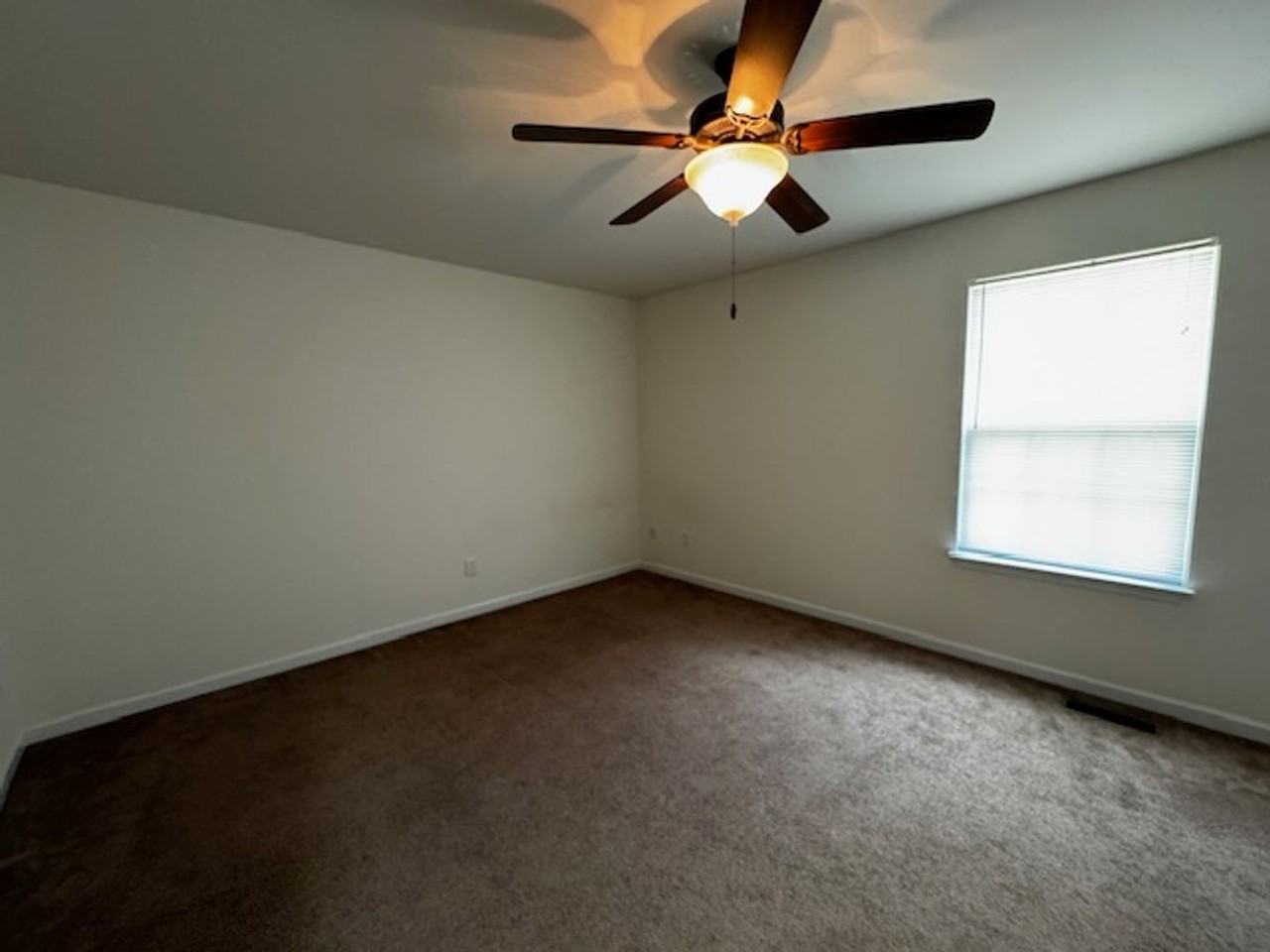 1549 13th St Se - Photo 4 of 6