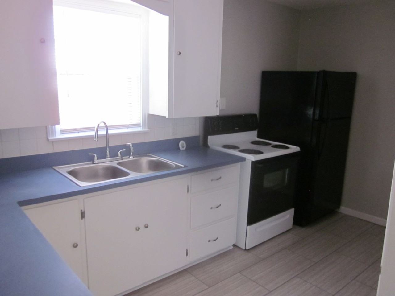 922 S Austin St - Photo 4 of 10