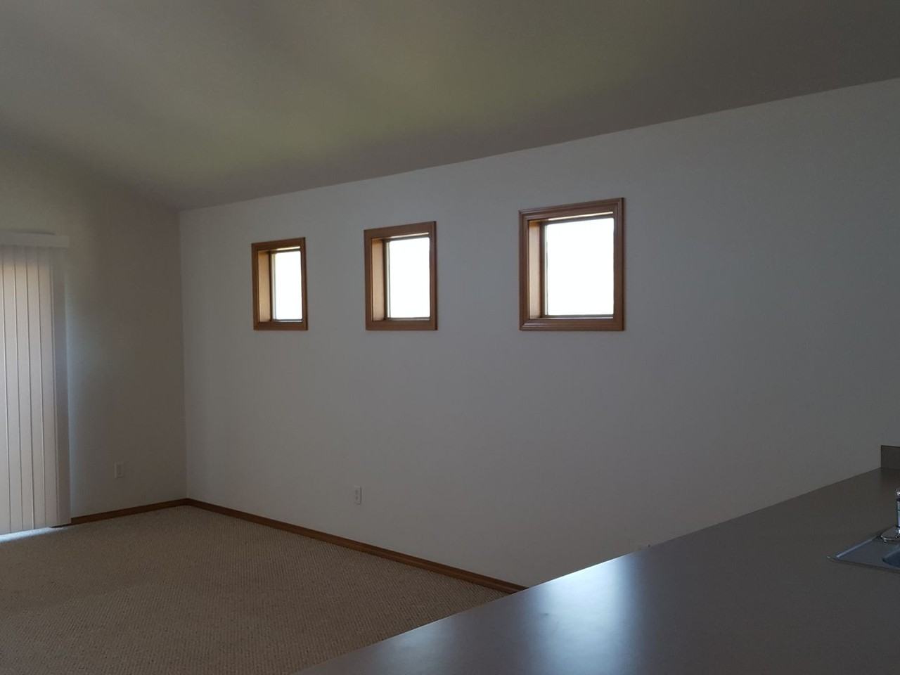 1017 Wasco St - Photo 3 of 15
