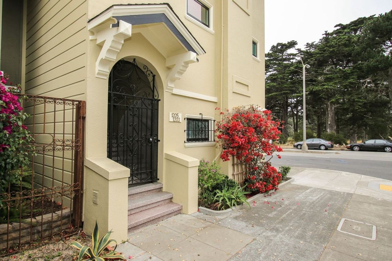 1203 22nd Ave - Photo 2 of 30