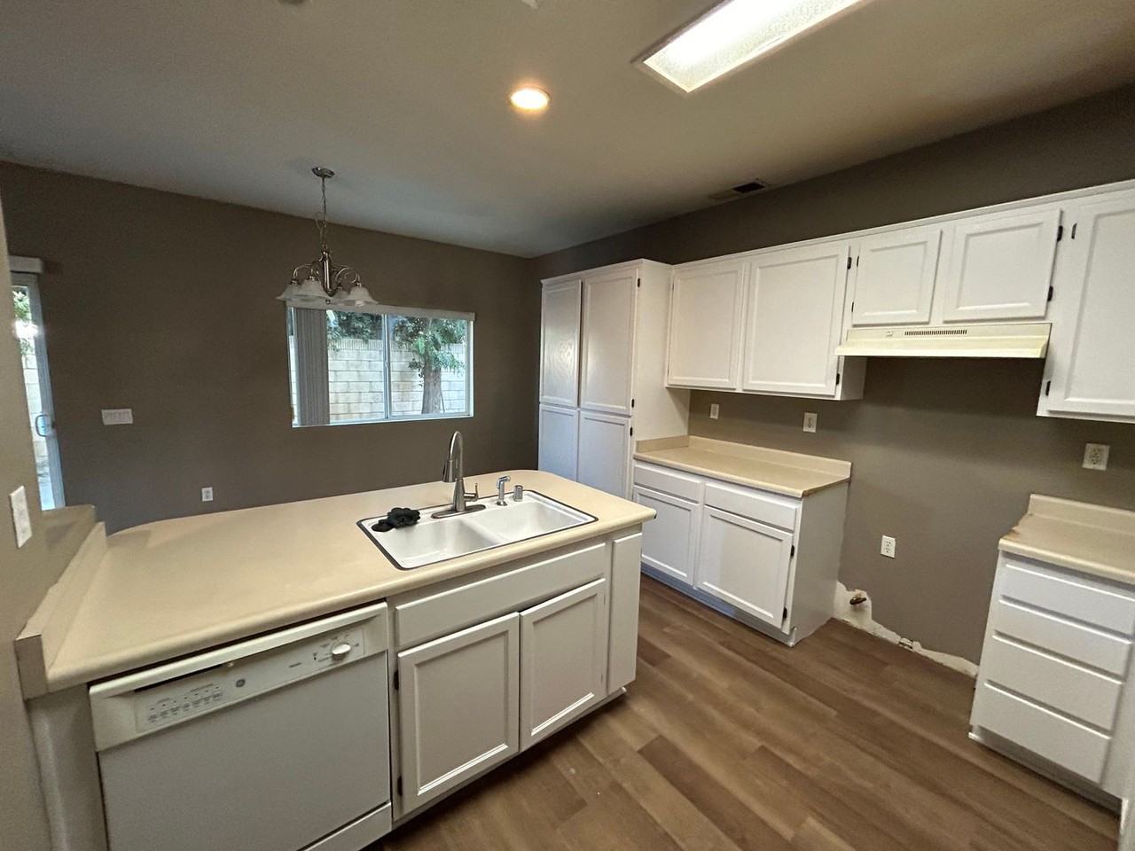 658 Laxford Rd - Photo 2 of 29