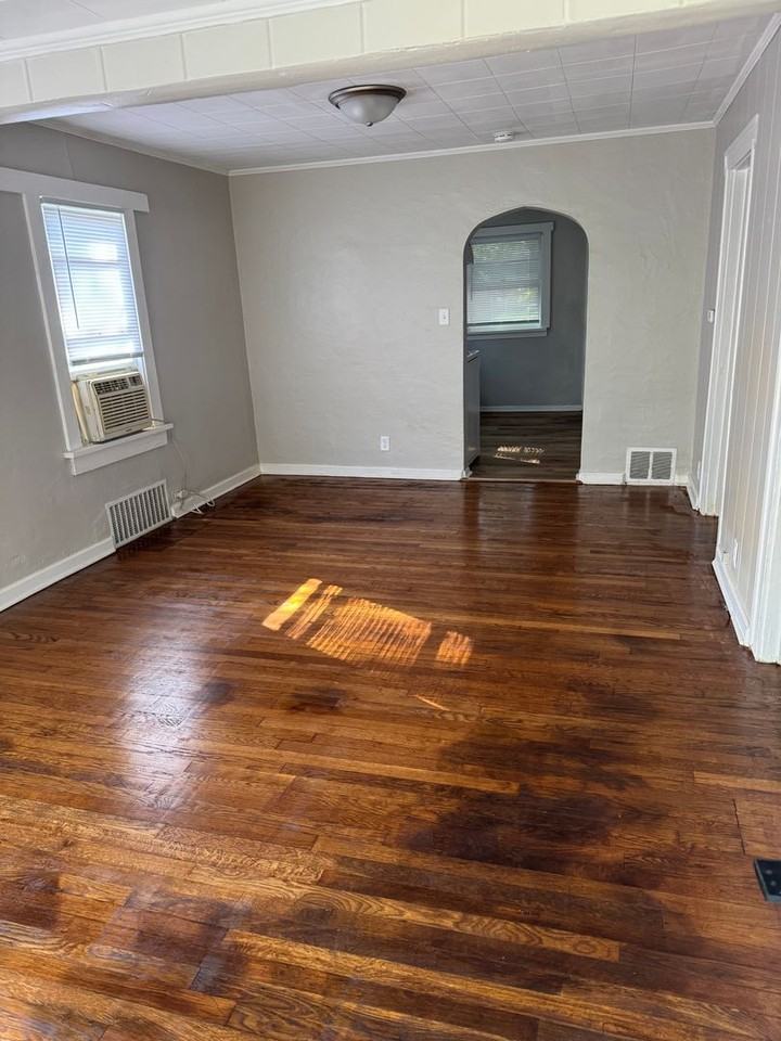 341 E Leland Ave - Photo 2 of 12