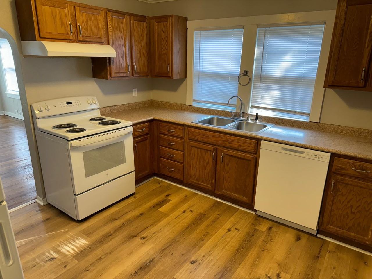341 E Leland Ave - Photo 5 of 12