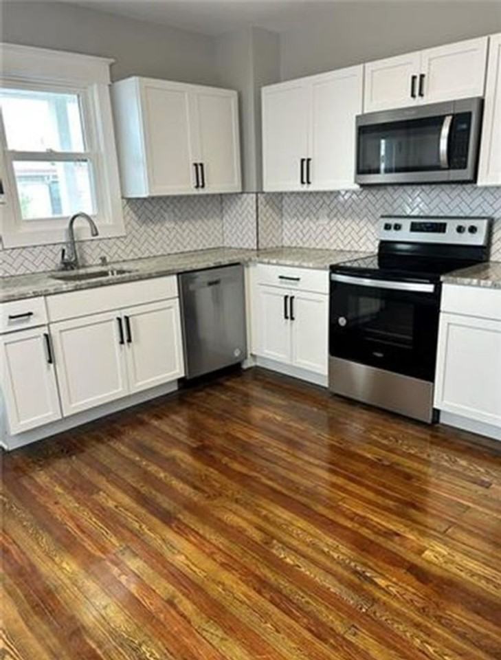 143 W Abbott St - Photo 2 of 9