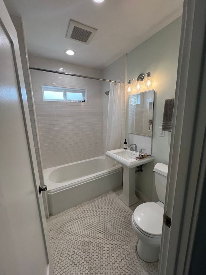 2111 Meade Ave - Photo 4 of 8