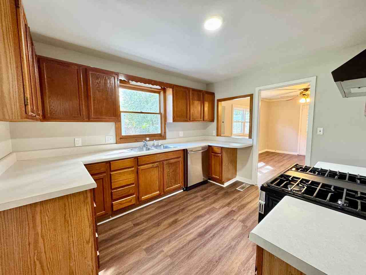 1319 Laura Ave - Photo 6 of 30