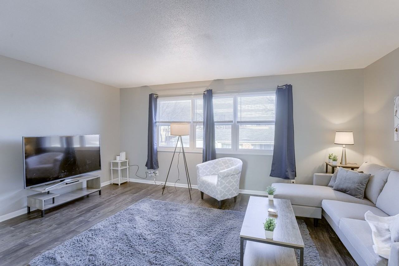 135 E Sheridan St #2 - Photo 4 of 25