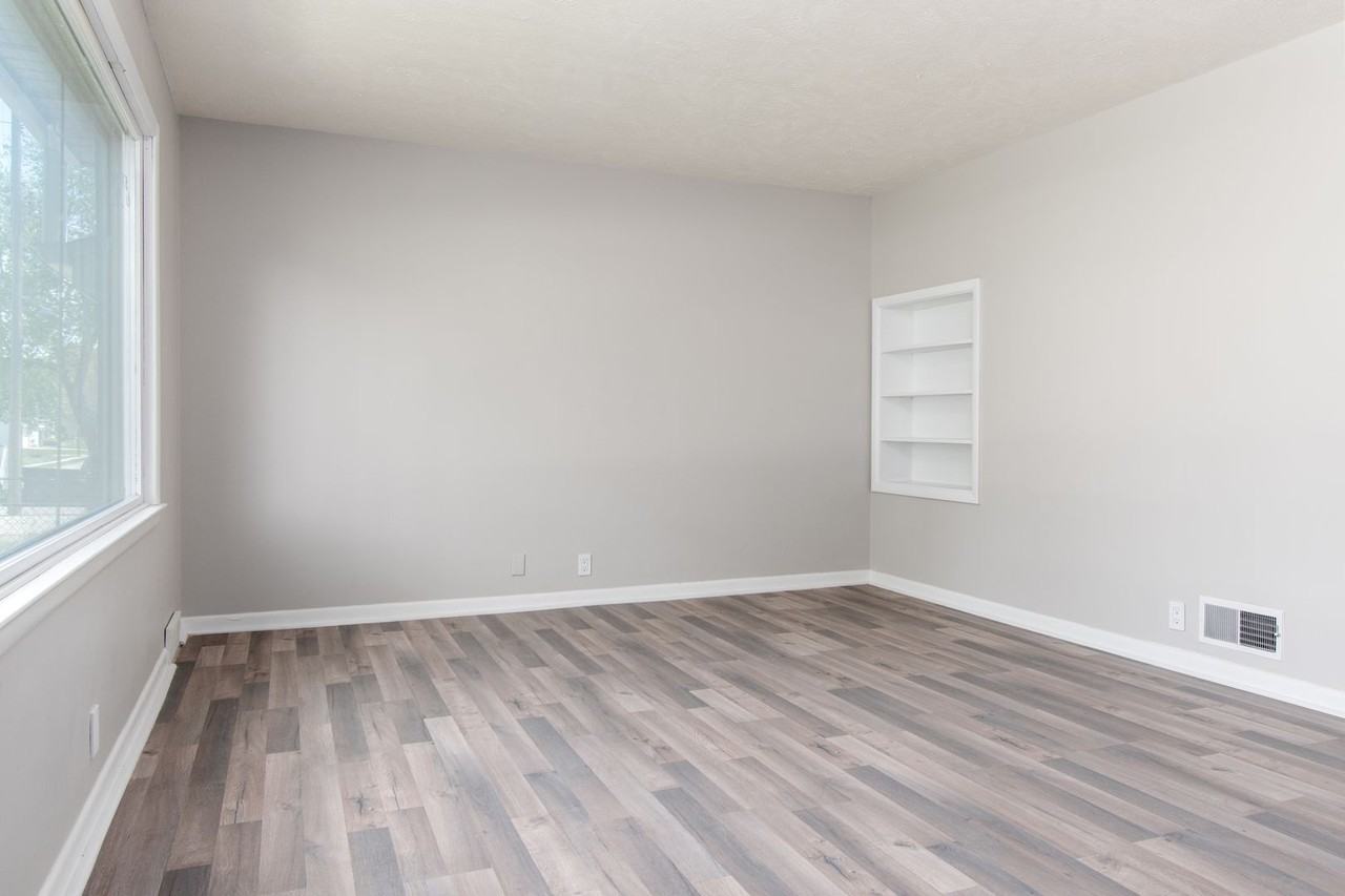 3565 Frances St - Photo 7 of 18