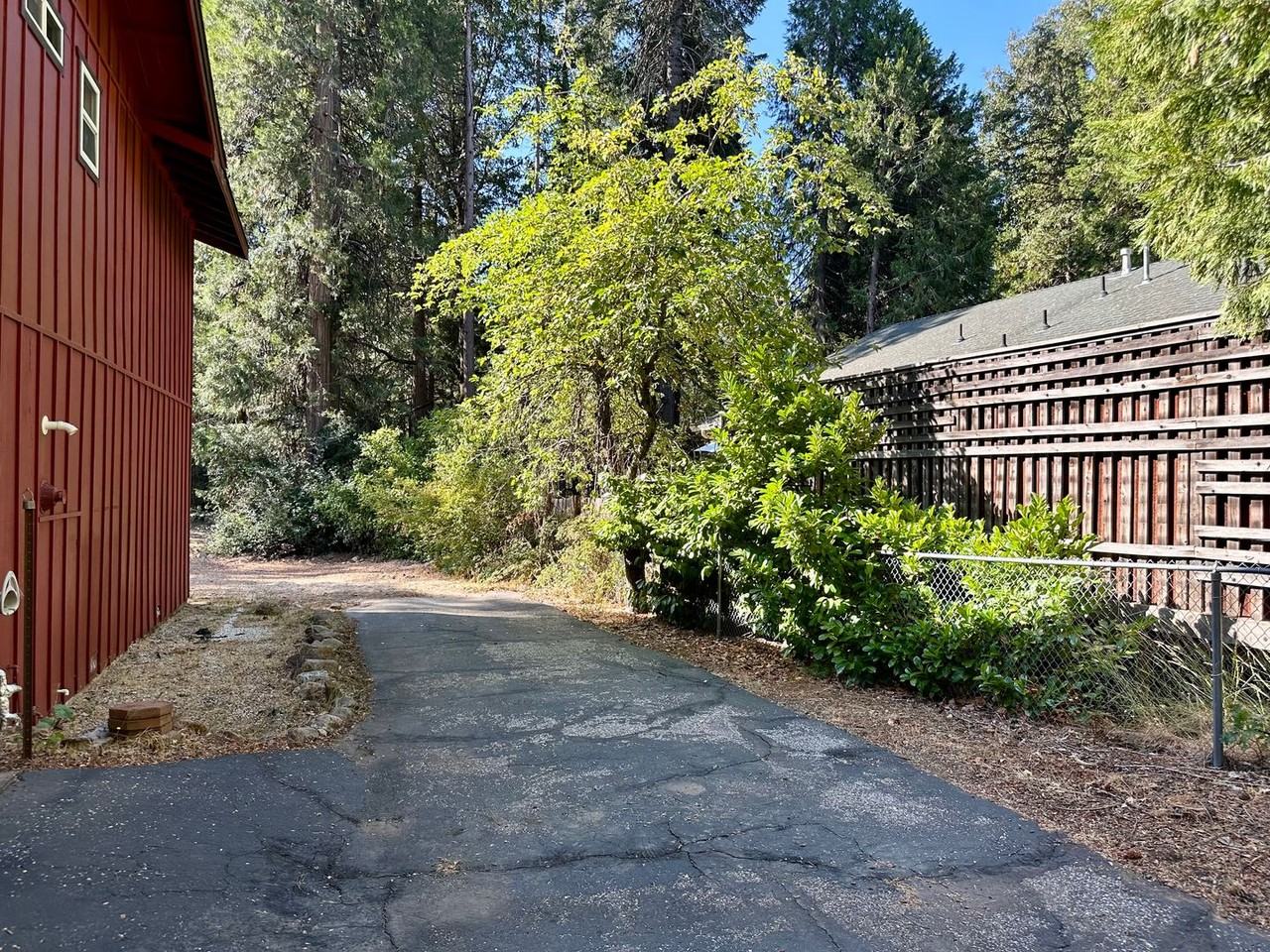 12911 Red Dog Rd - Photo 2 of 33