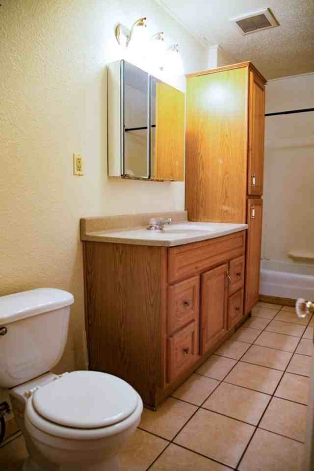 946 15th Ave Se - Photo 4 of 8