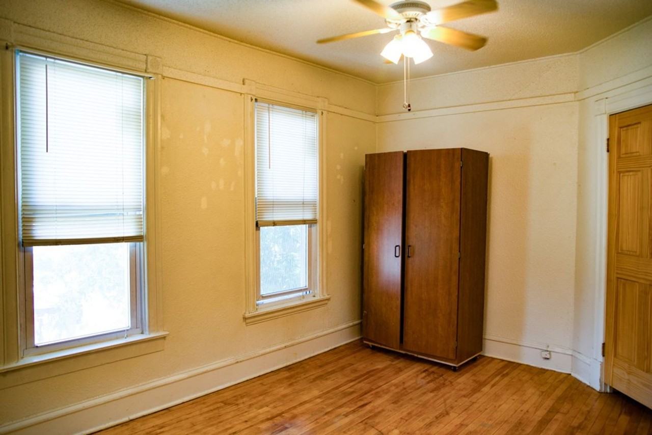 946 15th Ave Se - Photo 5 of 8