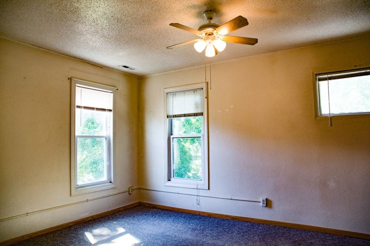 946 15th Ave Se - Photo 2 of 8