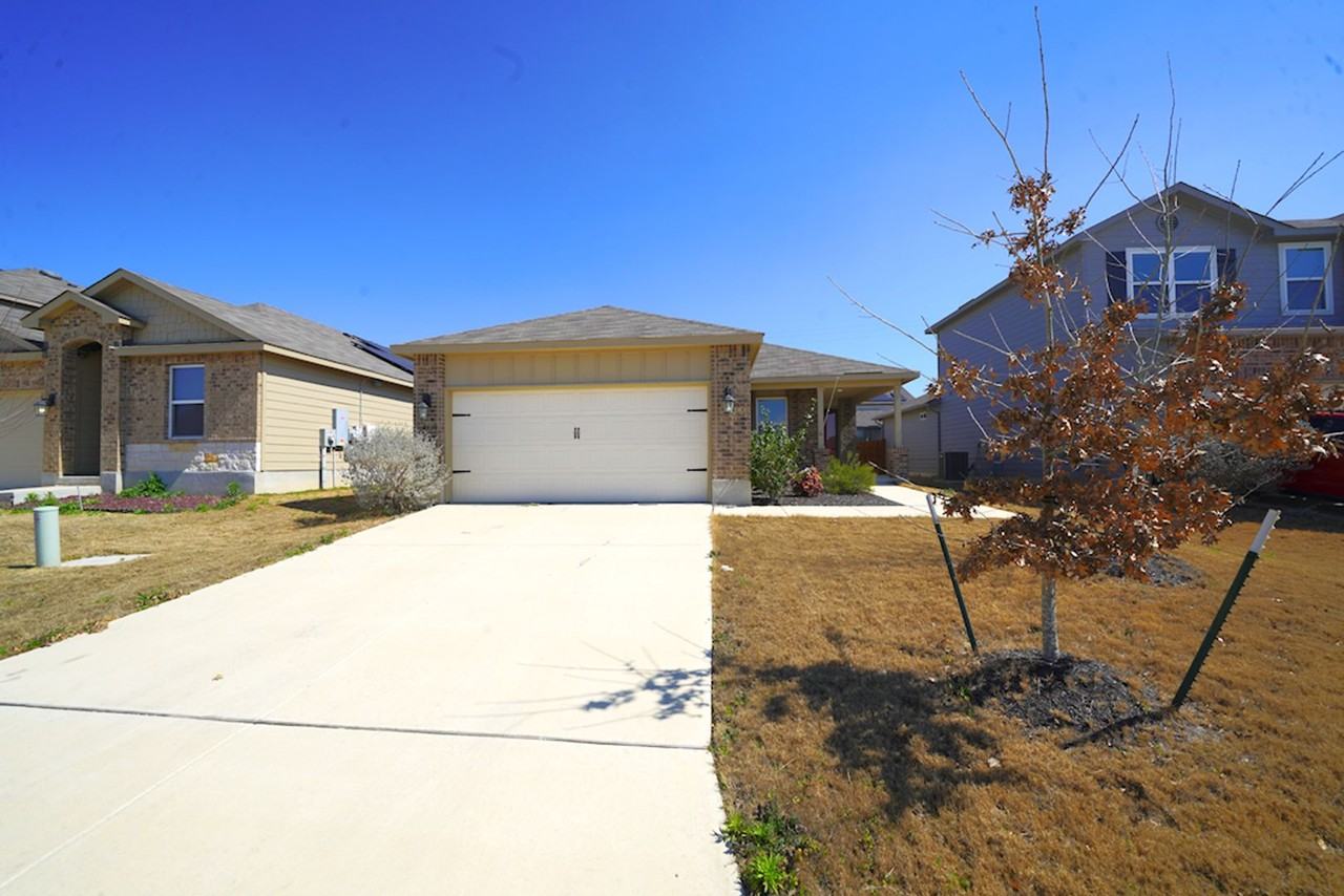 4610 Heathers Cross - Photo 2 of 33