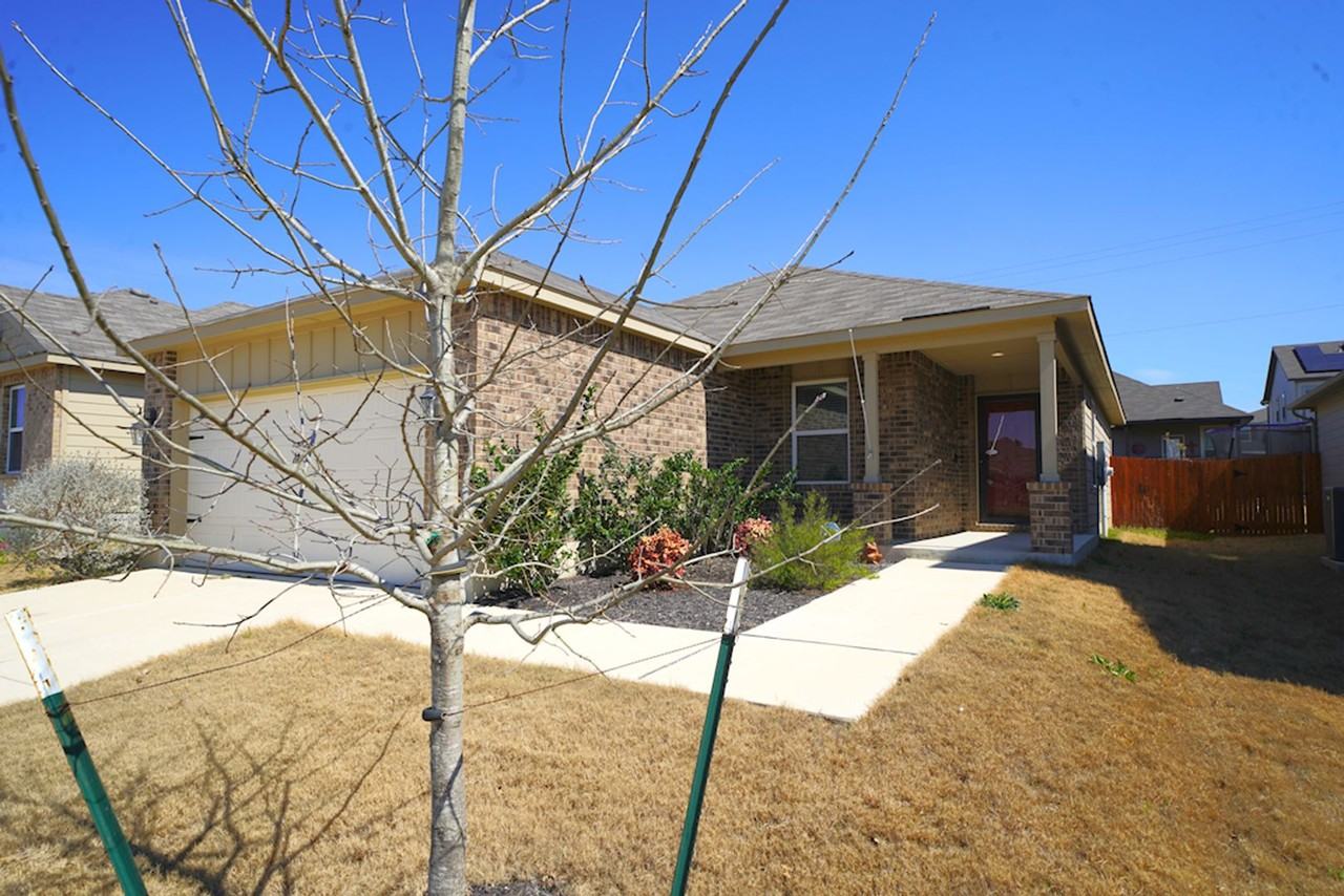 4610 Heathers Cross - Photo 3 of 33