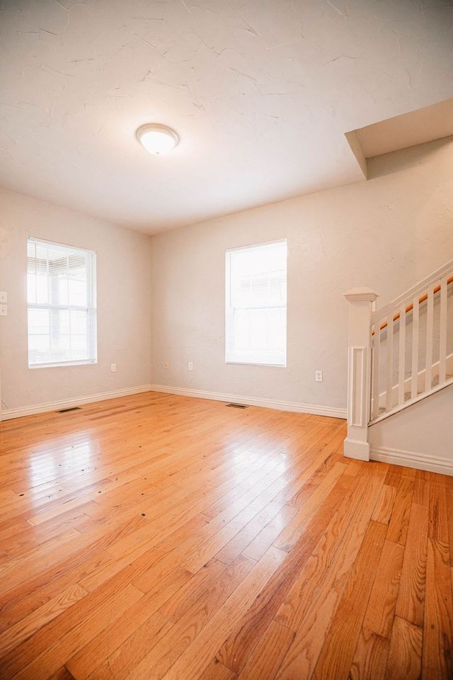 800 E Grand St - Photo 3 of 17