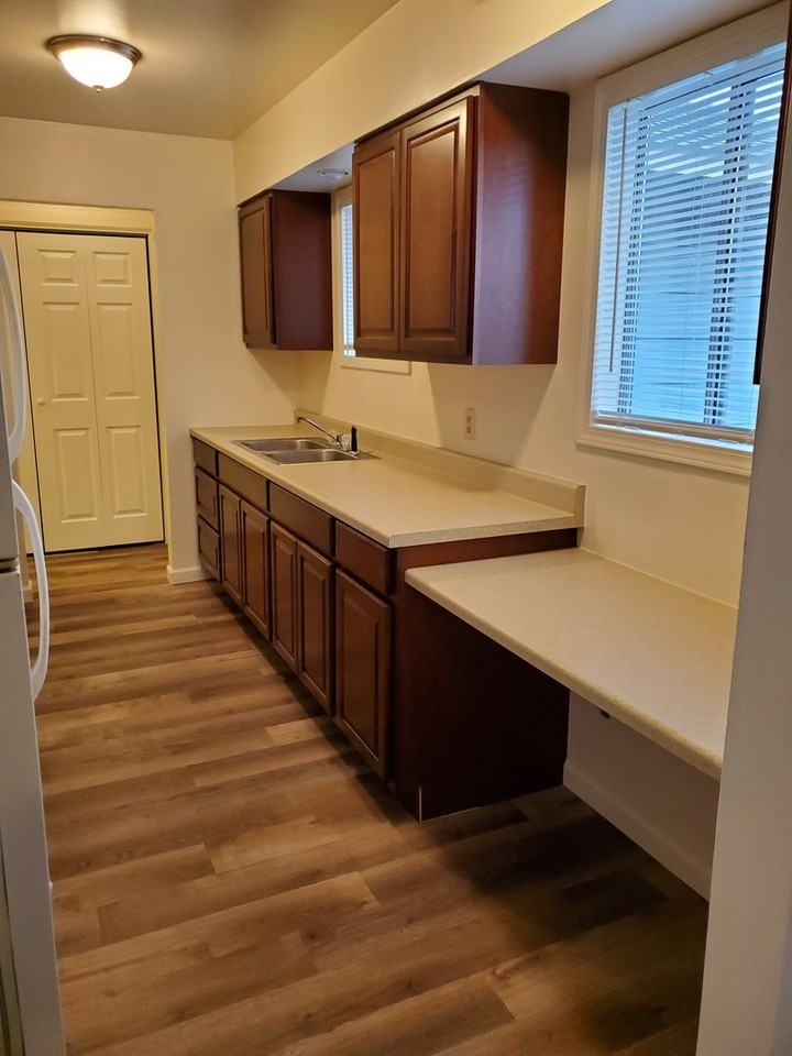 1230 Arlington Dr - Photo 3 of 14