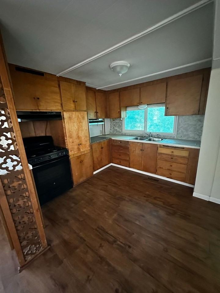 25043 Marek Rd - Photo 2 of 13