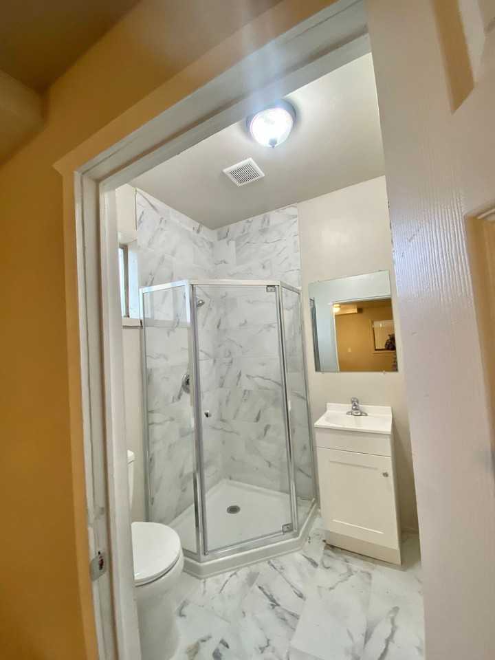 634 S Front St - Photo 3 of 4