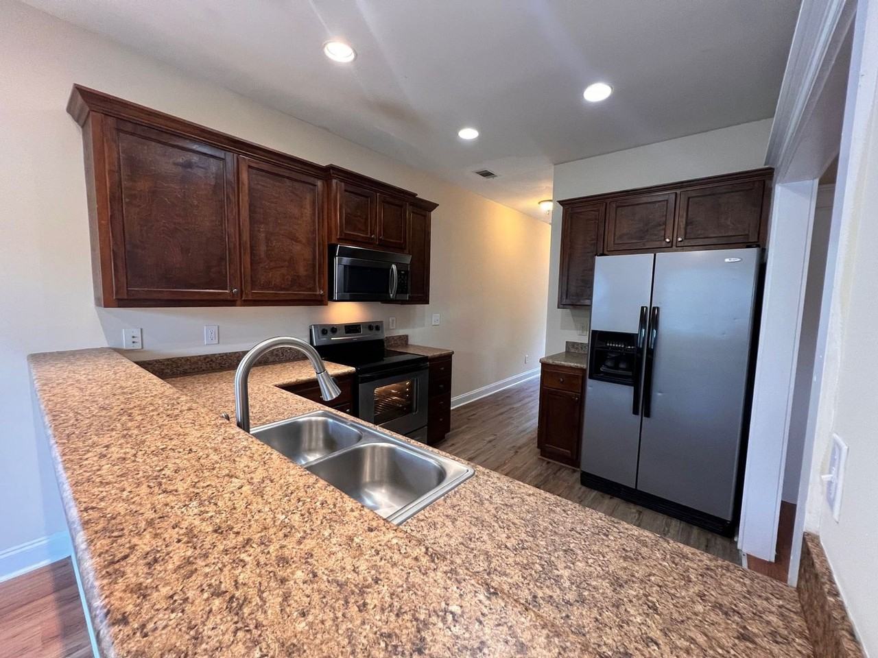152 Strickland Ave - Photo 4 of 13