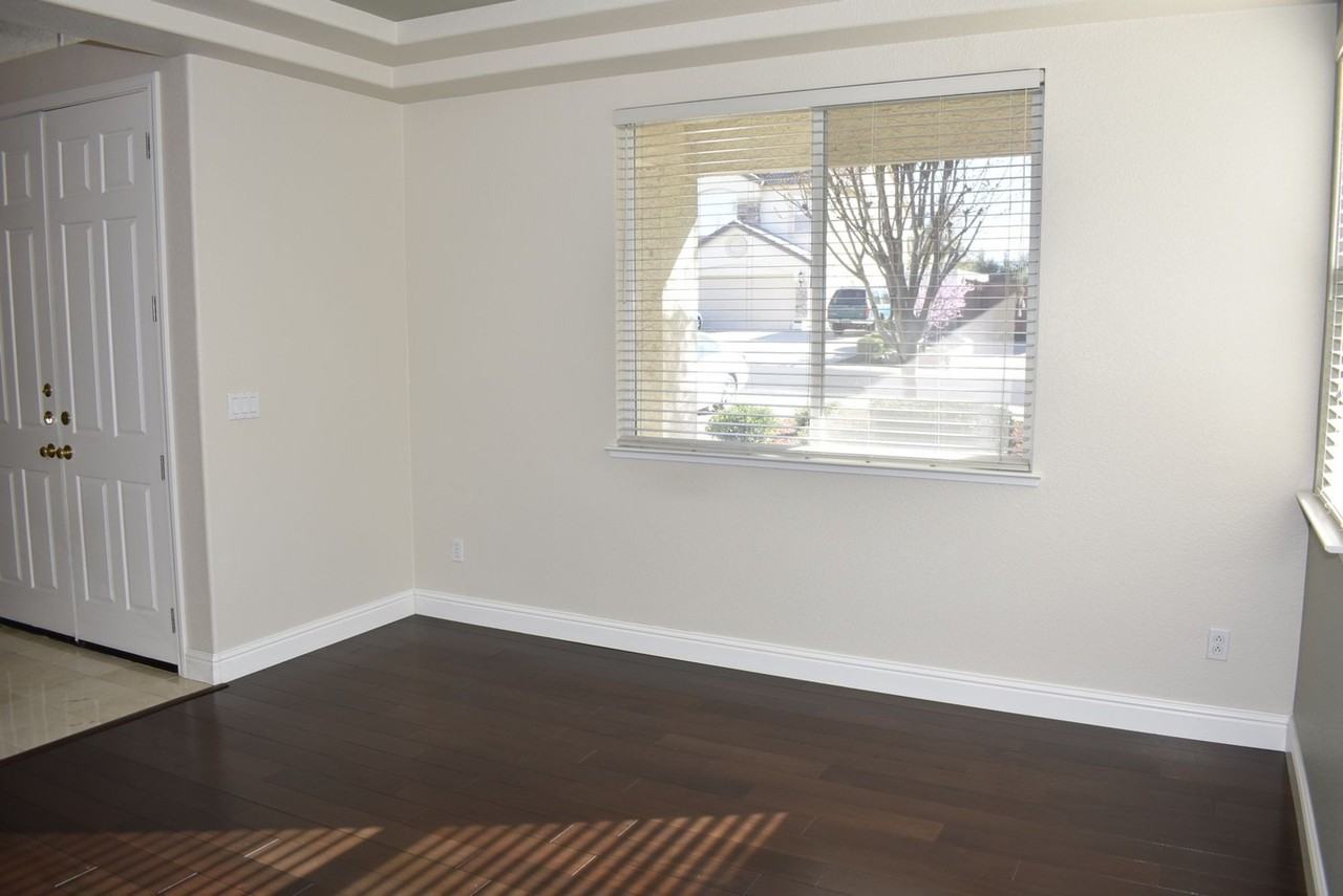 630 Rogers Cir - Photo 3 of 41