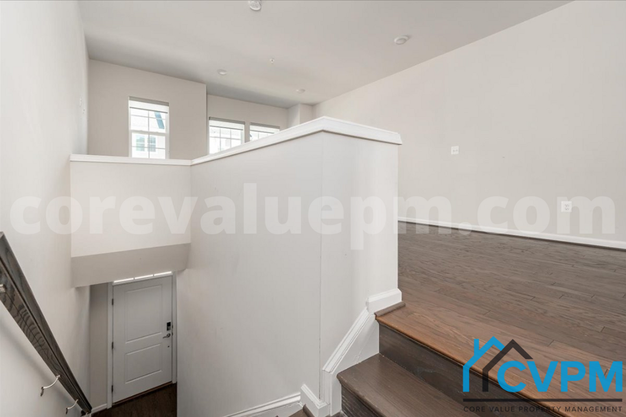 2535 Debert Cir - Photo 3 of 28