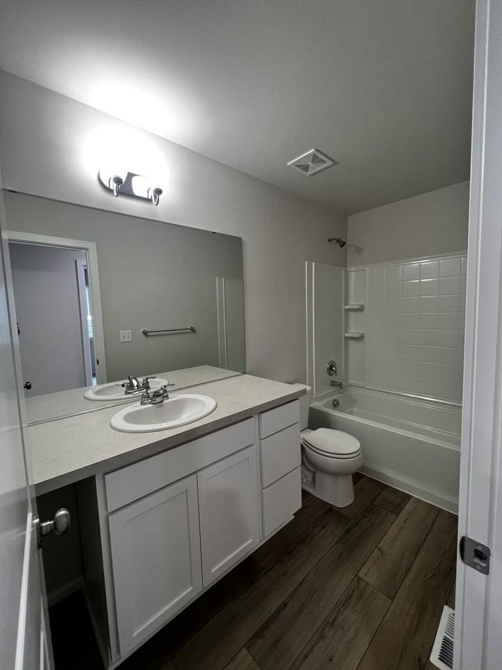 2712 Mayes Rd Se - Photo 2 of 27