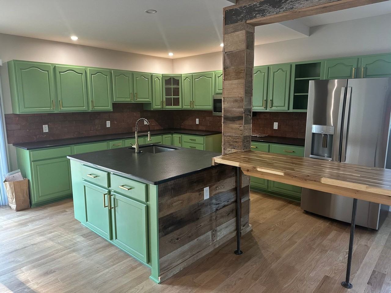 1013 S Walnut St - Photo 3 of 24