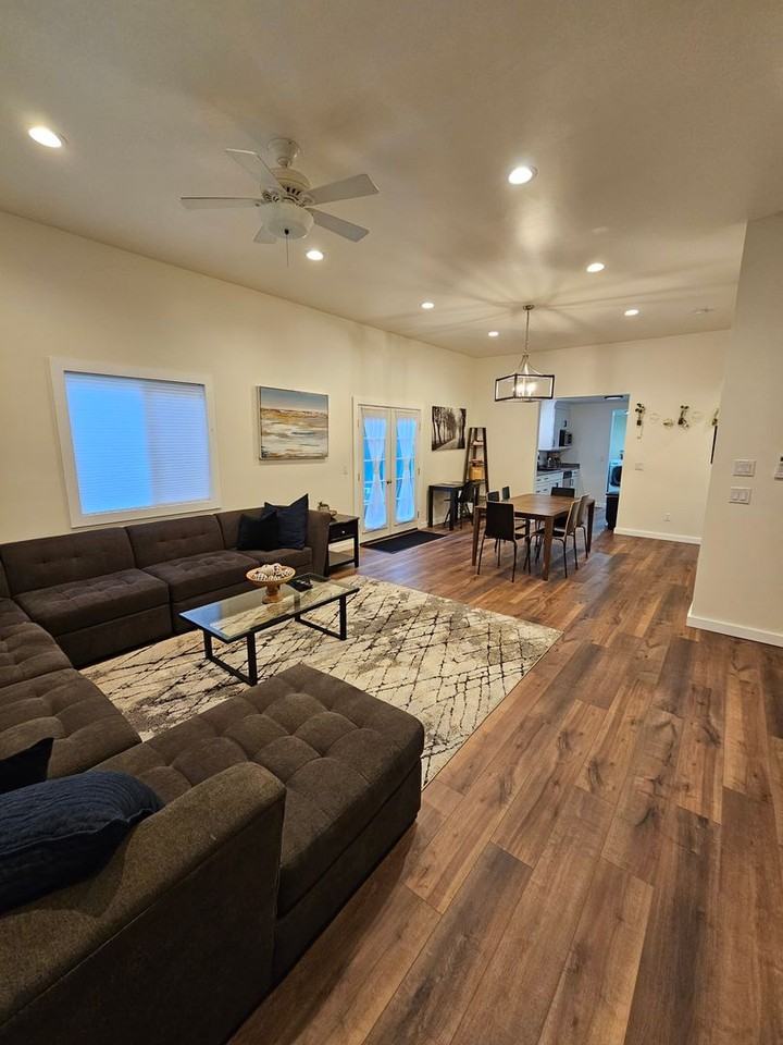 611 Lincoln St - Photo 2 of 17