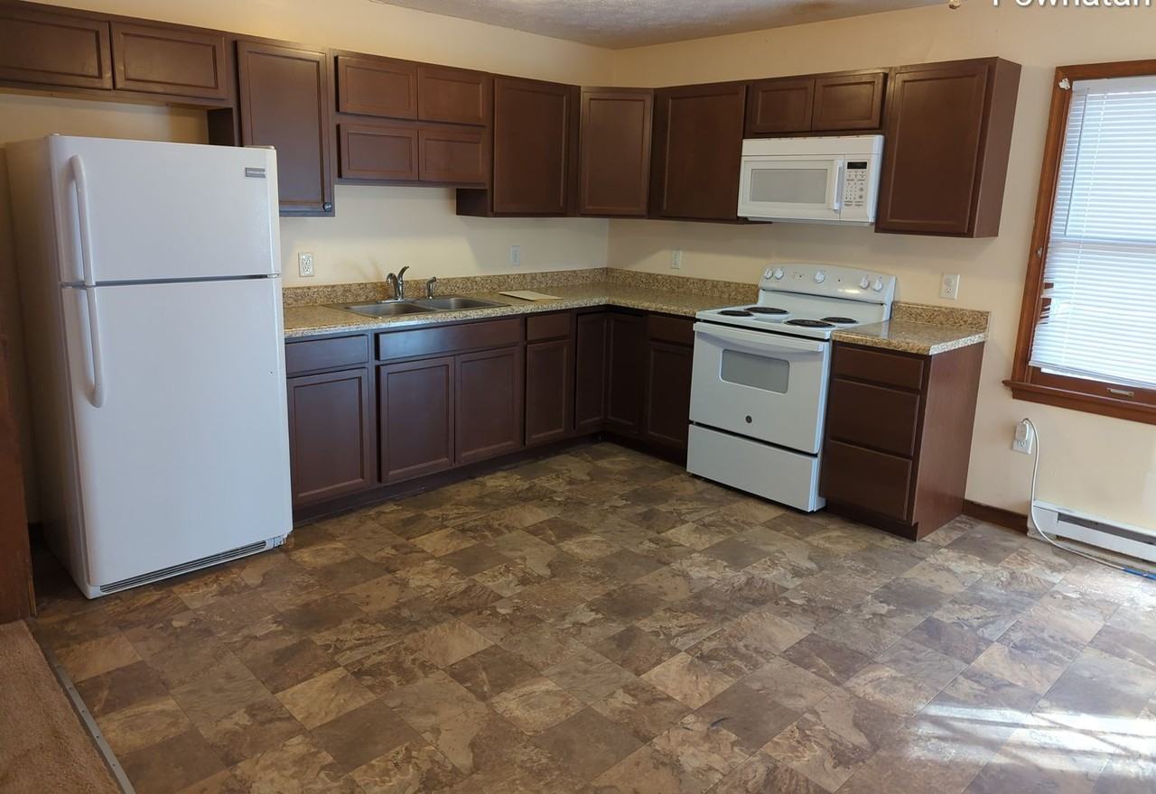 2498 Mountain View Rd - Photo 3 of 12