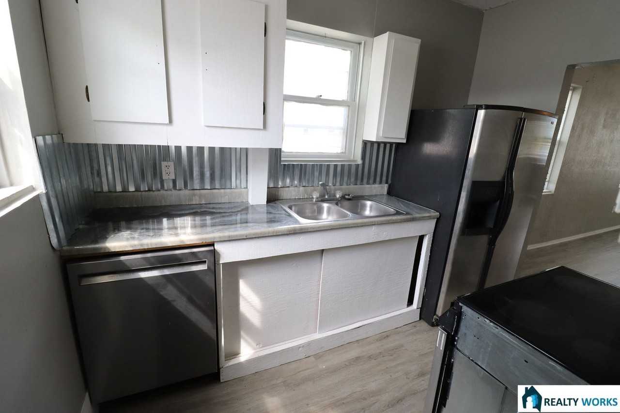 2501 H St - Photo 3 of 7