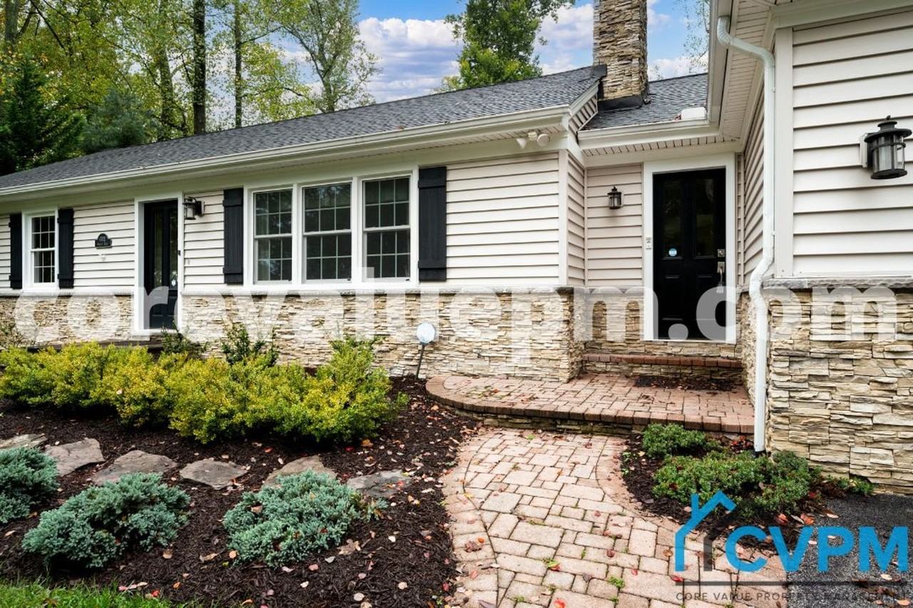 4702 Shelley Ln - Photo 2 of 30