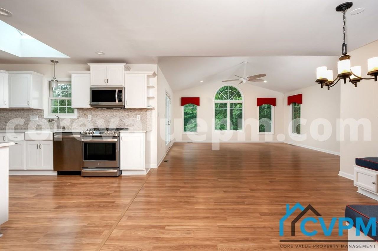 4702 Shelley Ln - Photo 3 of 30