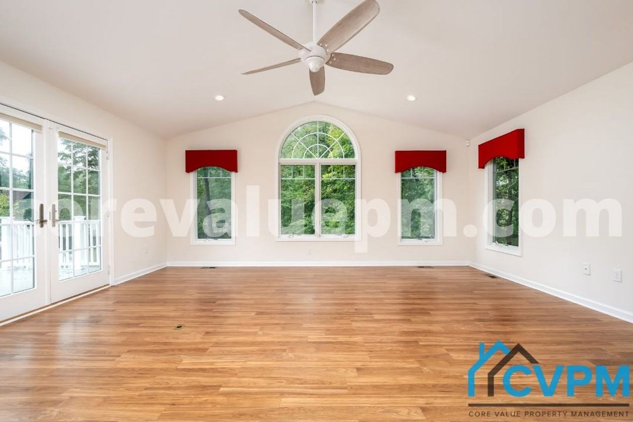 4702 Shelley Ln - Photo 5 of 30