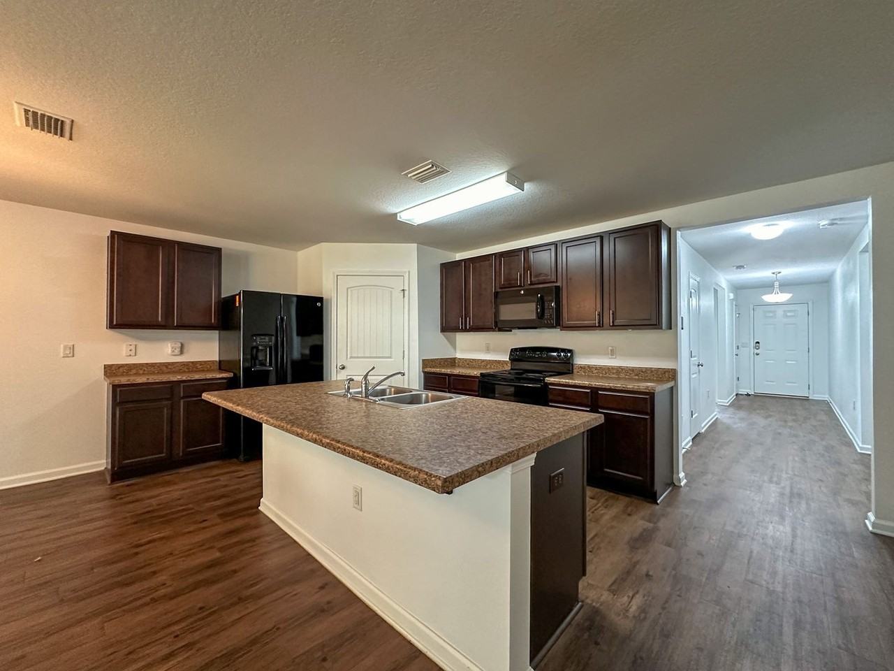2123 Waltham St - Photo 2 of 22