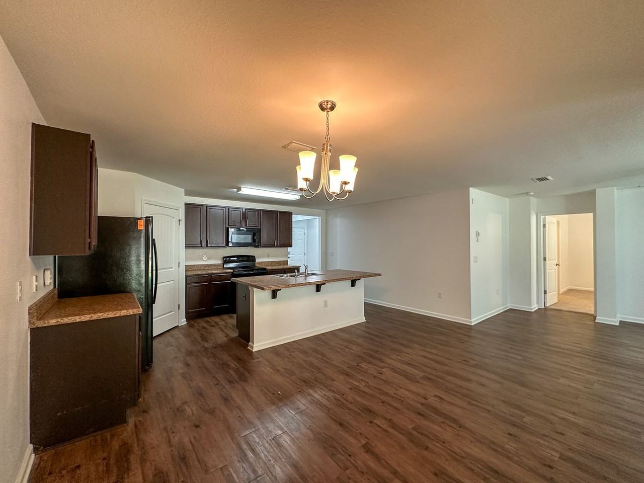 2123 Waltham St - Photo 4 of 22