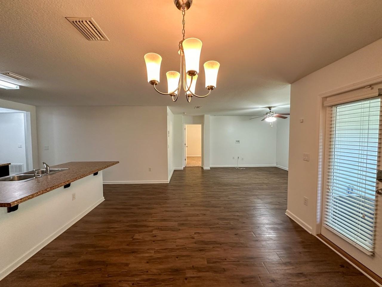 2123 Waltham St - Photo 5 of 22